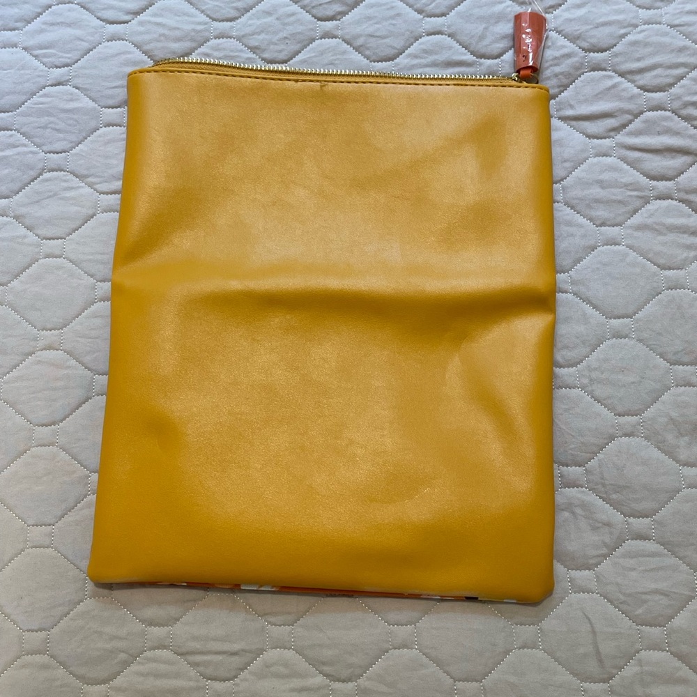 Fun retro clutch. - Picture 2 of 3